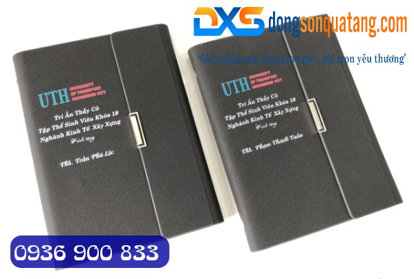 QTH 001 - Quà Tặng In Khắc Logo Trường ĐH - Sổ Da Pu Gập 3 Màu Đen Khóa Cài Nam Châm