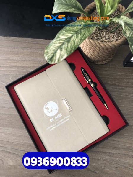 Set quà tặng doanh nghiệp ( Sổ tay bìa còng + bút kim loại )-SQX 006 Set quà tặng doanh nghiệp ( Sổ tay bìa còng + bút kim loại )-SQX 006