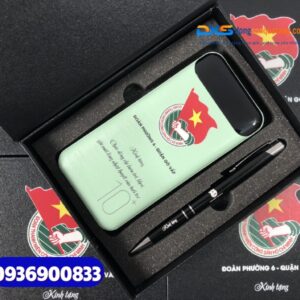 Set quà hội nghị Đoàn ( Pin sạc dự phòng + Bút kim loại)-SQX 011 | In ấn nội dung & Logo Đoàn làm quà tặng