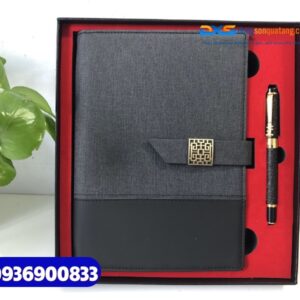 Set quà tặng ( Sổ tay gập 2 + Bút kim loại )-SQX 007 - In logo làm quà tặng dành cho Nhân Viên