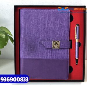 Set quà tặng ( Sổ tay gập 2 + Bút kim loại )-SQX 007 - In logo làm quà tặng dành cho Nhân Viên