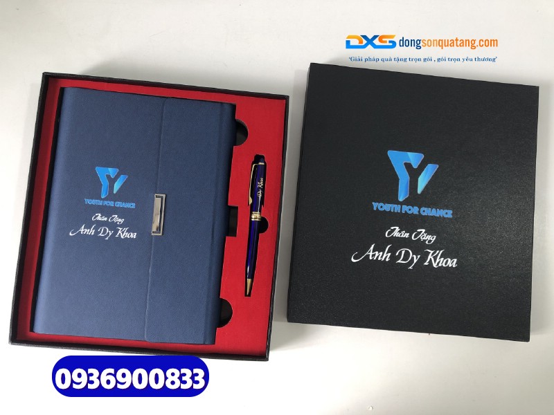 Set quà tặng doanh nghiệp ( Sổ tay bìa còng + bút kim loại )-SQX 006 Set quà tặng doanh nghiệp ( Sổ tay bìa còng + bút kim loại )-SQX 006