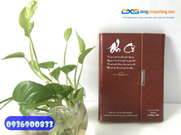 Sổ da pu bìa còng khóa cài nam châm - STX 001 - In logo làm quà tặng Nhân Viên Sổ da pu bìa còng khóa cài nam châm - STX 001 - In logo làm quà tặng Nhân Viên