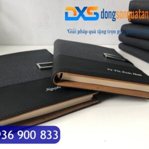 SDX 008 - Sổ Da In Tên Màu Đen A5 Bìa Còng Khóa Cài Nam Châm Làm Quà Tặng