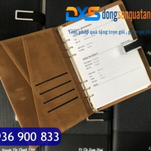 SDX 008 - Sổ Da In Tên Màu Đen A5 Bìa Còng Khóa Cài Nam Châm Làm Quà Tặng