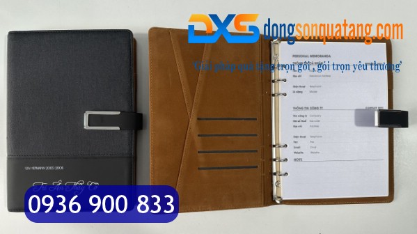 SDX 008 - Sổ Da In Tên Màu Đen A5 Bìa Còng Khóa Cài Nam Châm Làm Quà Tặng SDX 008 - Sổ Da In Tên Màu Đen A5 Bìa Còng Khóa Cài Nam Châm Làm Quà Tặng