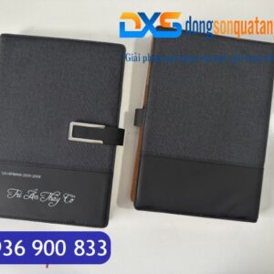 SDX 008 - Sổ Da In Tên Màu Đen A5 Bìa Còng Khóa Cài Nam Châm Làm Quà Tặng