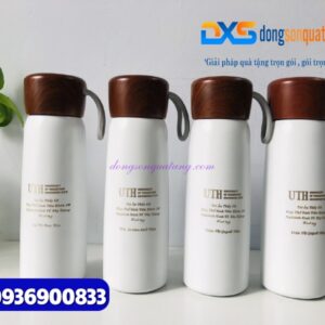 Bình giữ nhiệt Nắp gỗ - In khắc logo và nội dung Trường UTH