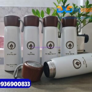 Bình giữ nhiệt nắp gỗ In khắc Logo và nội dung làm quà tặng chúc mừng ngày phụ nữ