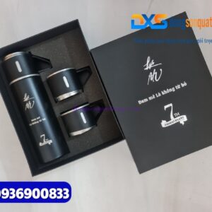 Bình giữ nhiệt kèm 2 cốc mini - màu đen - Khắc logo Công Ty
