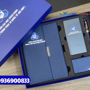 Set quà tặng hội nghị cấp cao cuối năm ( Sổ tay bìa còng + Bút kim loại + Pin sạc dự phòng + Hộp namecard ) - SQX 017 | In logo Trường ĐH Bách Khoa