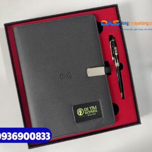 Set quà tặng công nghệ ( Sổ tay thông minh + Bút kim loại ) -SQX 019 | Khắc nội dung Cafe học thuật ĐI TÌM SOPHIA