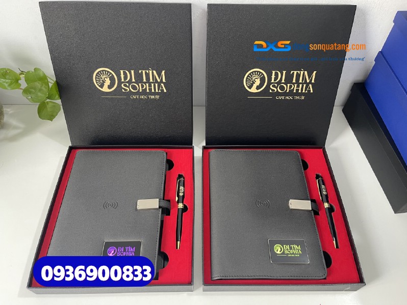 Set quà tặng công nghệ ( Sổ tay thông minh + Bút kim loại ) -SQX 019 | Khắc nội dung Cafe học thuật ĐI TÌM SOPHIA Set quà tặng công nghệ ( Sổ tay thông minh + Bút kim loại ) -SQX 019 | Khắc nội dung Cafe học thuật ĐI TÌM SOPHIA