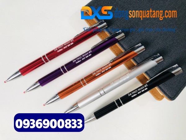 Bút bi bấm kim loại - BKX 007 - Màu bạc - In khắc logo làm quà tặng quảng cáo Thương Hiệu Bút bi bấm kim loại - BKX 007 - Màu bạc - In khắc logo làm quà tặng quảng cáo Thương Hiệu