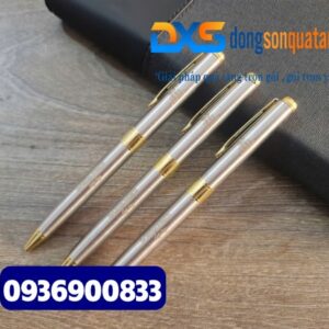 Bút ký kim loại cao cấp xoay khoen vàng in khắc logo theo yêu cầu