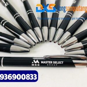 Bút bi bấm kim loại in khắc logo theo yêu cầu