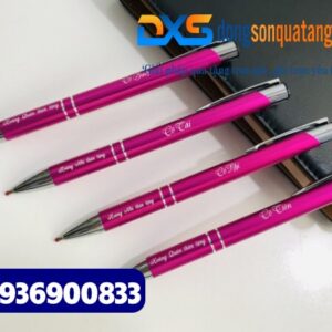 Bút bi bấm kim loại - BKX 005 - Màu hồng - In khắc tên nội dung giá rẻ