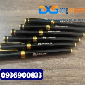 Bút kim loại cao cấp , khoen vàng , màu đen , nắp đẩy in khắc logo