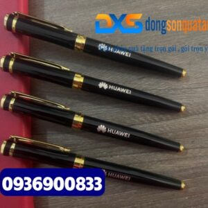 Bút kim loại cao cấp , khoen vàng , màu đen , nắp đẩy in khắc logo