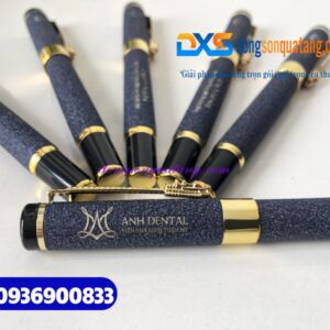 Bút ký kim loại cao cấp màu xanh , đầu rồng, nhám sần -BKX 009 - Khắc logo ANH DENTAL 