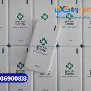 Sạc dự phòng 10000mAh TOTU , màu trắng - in logo Bệnh viện Sante