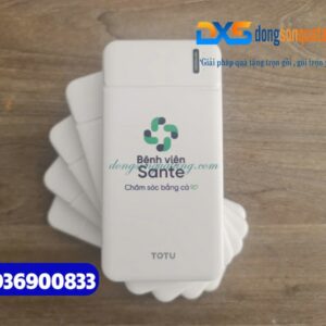Sạc dự phòng 10000mAh TOTU , màu trắng - in logo Bệnh viện Sante