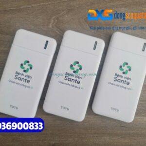Sạc dự phòng 10000mAh TOTU , màu trắng - in logo Bệnh viện Sante