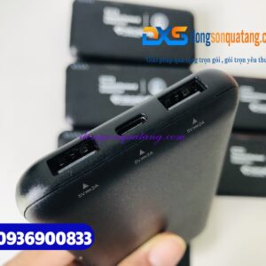 Pin sạc dự phòng Hoco J82– 10.000mAh ,màu đen - In ấn logo MÁY CHỦ VIỆT
