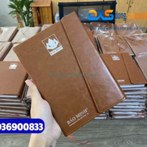 Sổ tay dán gáy gập 3 Màu nâu -STX 008- Ép kim logo Bảo hiểm Bảo Minh