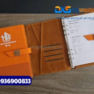 Sổ tay bìa còng da phối 2 màu cam , có khóa cài nam châm - In logo Công Ty Hoàng Phát