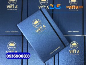 Sổ tay da dán gáy màu xanh , kẹp chun , ép kim vàng logo Công Ty Nệm Việt Á