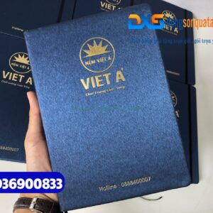 Sổ Tay Dán Gáy A5 Gập 2, Kẹp Dây Thun Màu Xanh - Ép Kim Vàng Logo Cao Cấp Cho Khách Hàng Công Ty Nệm Việt Á