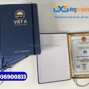 Sổ Tay Dán Gáy A5 Gập 2, Kẹp Dây Thun Màu Xanh - Ép Kim Vàng Logo Cao Cấp Cho Khách Hàng Công Ty Nệm Việt Á