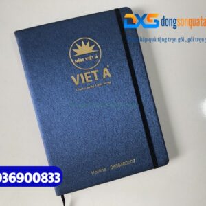 Sổ Tay Dán Gáy A5 Gập 2, Kẹp Dây Thun Màu Xanh - Ép Kim Vàng Logo Cao Cấp Cho Khách Hàng Công Ty Nệm Việt Á
