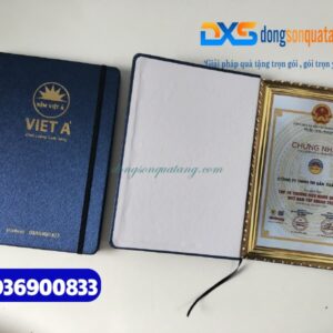 Sổ Tay Dán Gáy A5 Gập 2, Kẹp Dây Thun Màu Xanh - Ép Kim Vàng Logo Cao Cấp Cho Khách Hàng Công Ty Nệm Việt Á