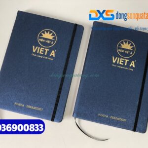 Sổ Tay Dán Gáy A5 Gập 2, Kẹp Dây Thun Màu Xanh - Ép Kim Vàng Logo Cao Cấp Cho Khách Hàng Công Ty Nệm Việt Á