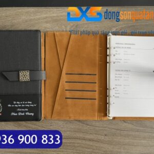 SDX 001 - Sổ Tay Bìa Còng In Logo A5 Màu Đen Khóa Cài Nam Châm Tổ Ong Gập 2
