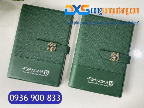 SDX 006 - Sổ Còng Bìa Da In Logo A5 Màu Xanh Lá Có Khóa Cài Nam Châm Gập 2 SDX 006 - Sổ Còng Bìa Da In Logo A5 Màu Xanh Lá Có Khóa Cài Nam Châm Gập 2