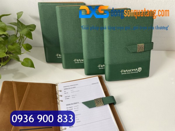 SDX 006 - Sổ Còng Bìa Da In Logo A5 Màu Xanh Lá Có Khóa Cài Nam Châm Gập 2 SDX 006 - Sổ Còng Bìa Da In Logo A5 Màu Xanh Lá Có Khóa Cài Nam Châm Gập 2