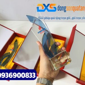 Cúp lưu niệm pha lê giá rẻ