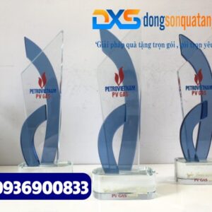 Xưởng sản xuất cúp pha lê in logo giá tốt