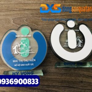 Cúp pha lê in nội dung theo yêu cầu làm quà tặng sự kiện