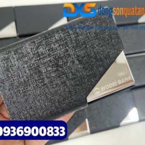 Hộp đựng namecard màu đen khắc logo Ngân Hàng WOORI BANK