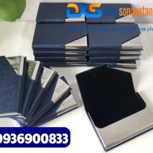 Hộp đựng thẻ card visit khắc logo CBT làm quà tặng