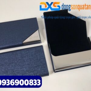 Hộp đựng thẻ card visit khắc logo CBT làm quà tặng