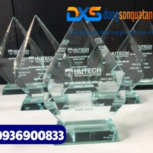 In Khắc Logo Lên Cúp Pha Lê Làm Quà Tặng Đối Tác