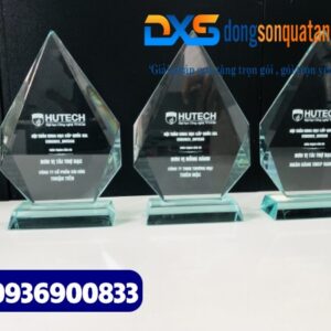 Cúp Pha Lê In Logo Làm Quà Tặng Đối Tác