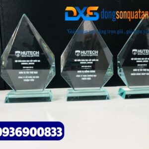 Đặt Cúp Pha Lê In Theo Yêu Cầu Làm Quà Tặng