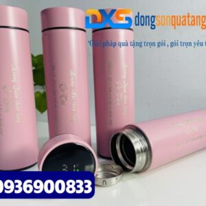 Bình giữ nhiệt màu hồng in khắc tên nội dung làm quà tặng giáo viên