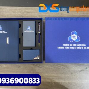 Set quà tặng Công Nghệ 4 sản phẩm ( Pin sạc dự phòng + Sổ tay da + Bút ký kim loại + Hộp đựng namecard) In khắc logo làm tặng Trường Học
